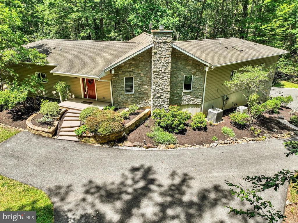 2020 BREMER RD, Dover, PA 17315