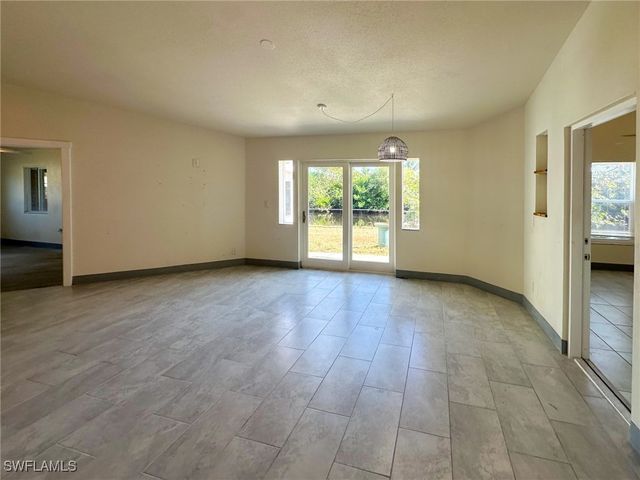 137 Meta ST, Fort Myers, FL 33905