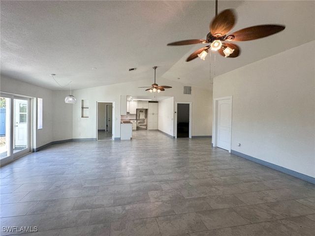 137 Meta ST, Fort Myers, FL 33905