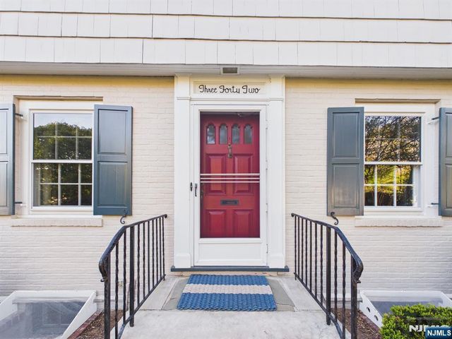 342 Beechwood Road, Ridgewood, NJ 07450
