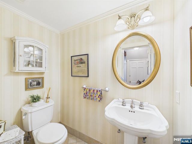 342 Beechwood Road, Ridgewood, NJ 07450