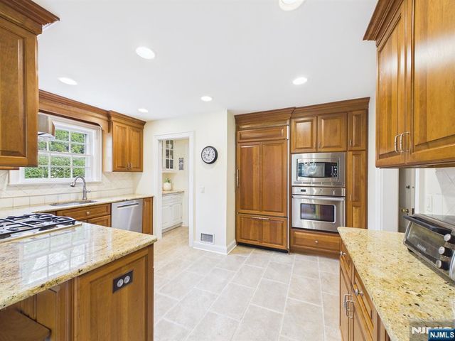 342 Beechwood Road, Ridgewood, NJ 07450