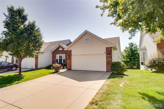 6814 Kensington Drive, Maryville, IL 62062