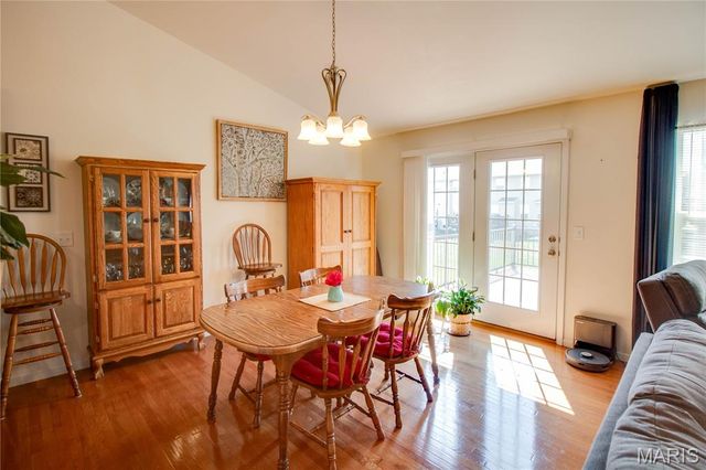 6814 Kensington Drive, Maryville, IL 62062