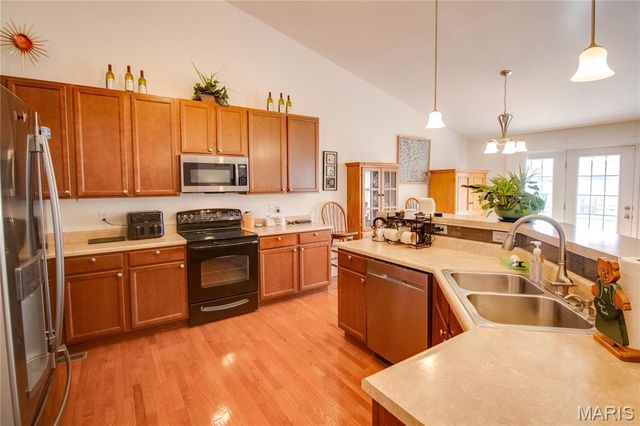6814 Kensington Drive, Maryville, IL 62062