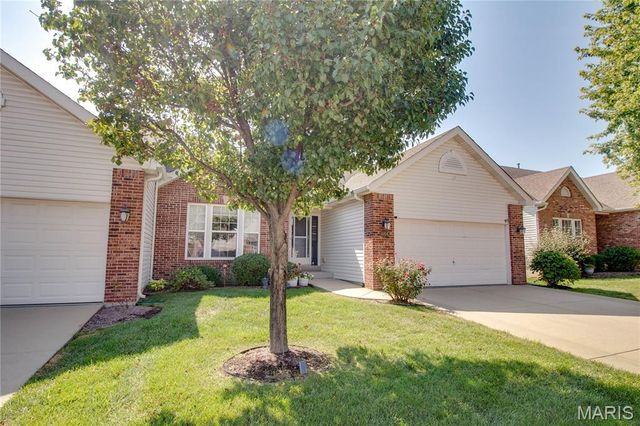 6814 Kensington Drive, Maryville, IL 62062