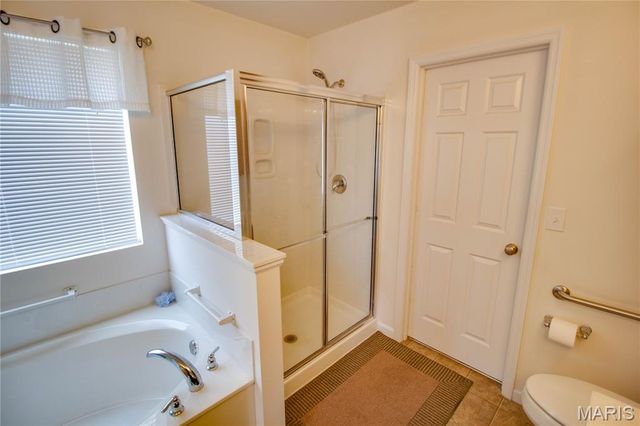 6814 Kensington Drive, Maryville, IL 62062