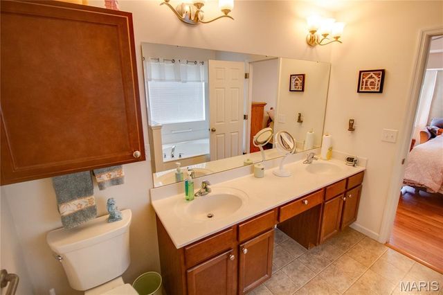 6814 Kensington Drive, Maryville, IL 62062