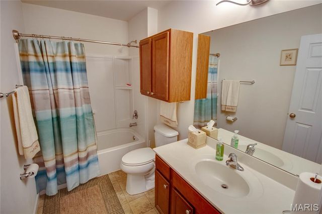 6814 Kensington Drive, Maryville, IL 62062