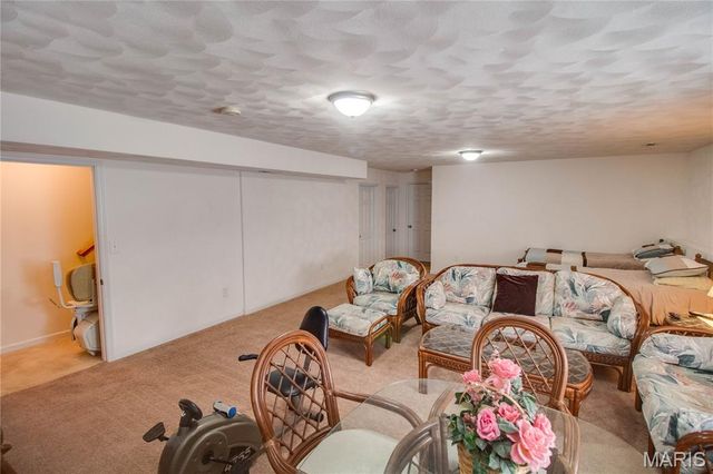 6814 Kensington Drive, Maryville, IL 62062