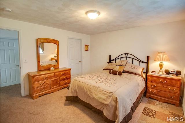 6814 Kensington Drive, Maryville, IL 62062