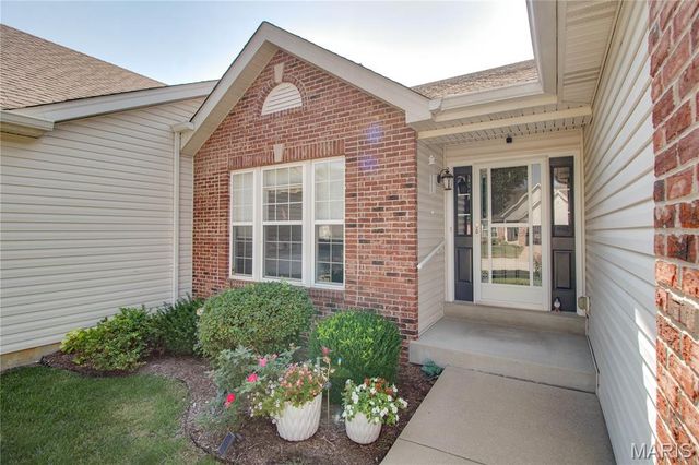 6814 Kensington Drive, Maryville, IL 62062