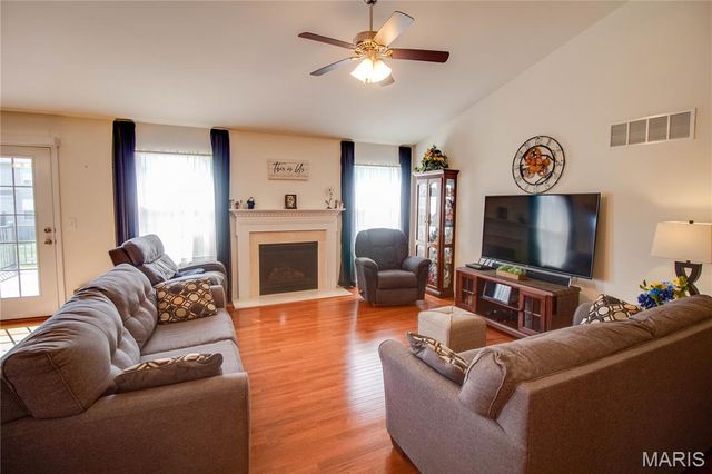 6814 Kensington Drive, Maryville, IL 62062