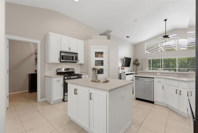 5826 HERONVIEW CRESCENT DRIVE, Lithia, FL 33547