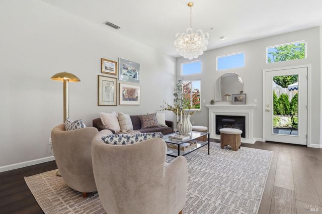 1043 Allen St, Petaluma, CA 94954