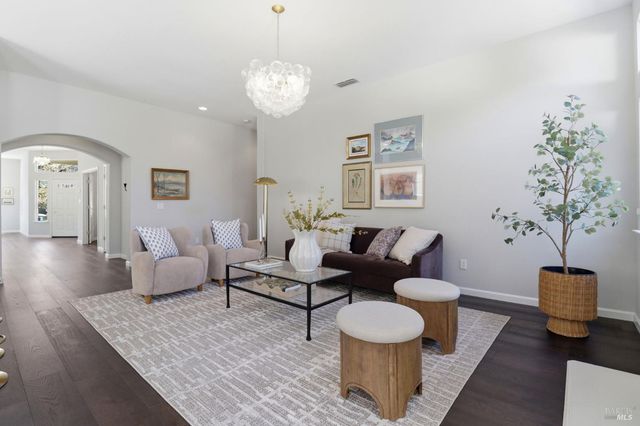 1043 Allen St, Petaluma, CA 94954