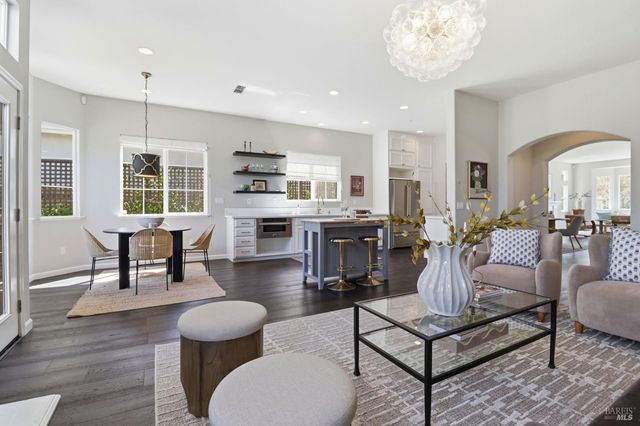 1043 Allen St, Petaluma, CA 94954