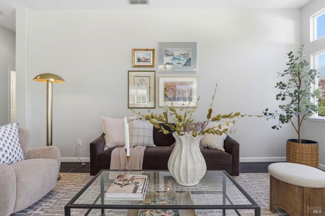 1043 Allen St, Petaluma, CA 94954