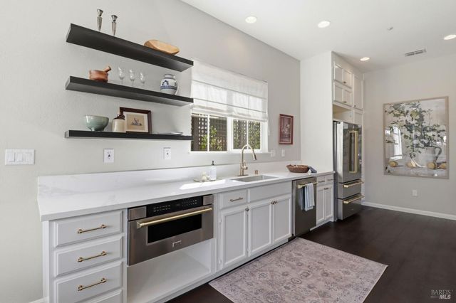 1043 Allen St, Petaluma, CA 94954