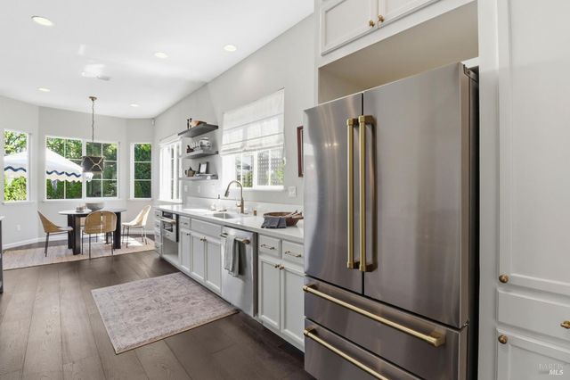 1043 Allen St, Petaluma, CA 94954