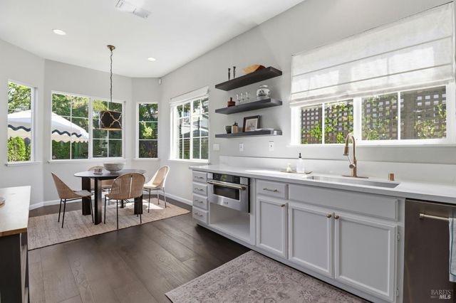 1043 Allen St, Petaluma, CA 94954