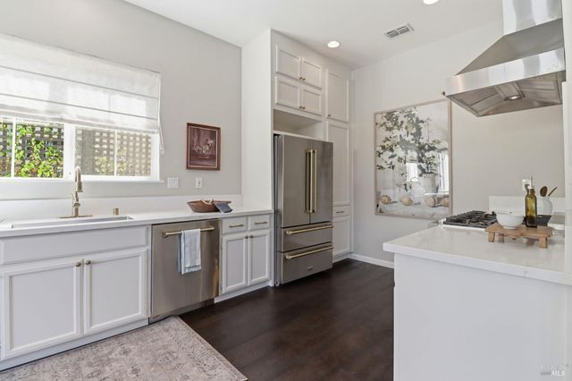 1043 Allen St, Petaluma, CA 94954