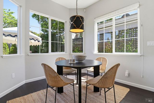 1043 Allen St, Petaluma, CA 94954