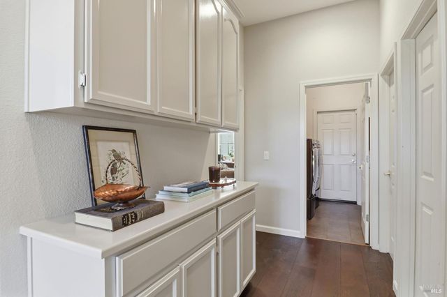 1043 Allen St, Petaluma, CA 94954