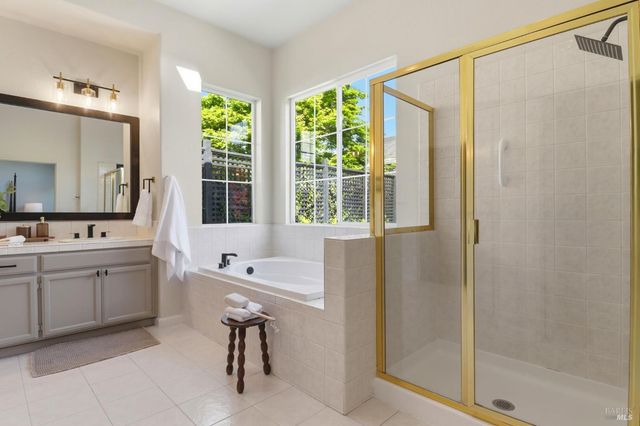 1043 Allen St, Petaluma, CA 94954