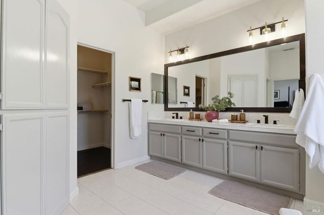 1043 Allen St, Petaluma, CA 94954