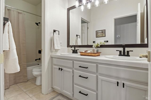 1043 Allen St, Petaluma, CA 94954