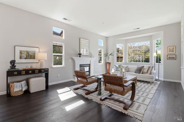 1043 Allen St, Petaluma, CA 94954