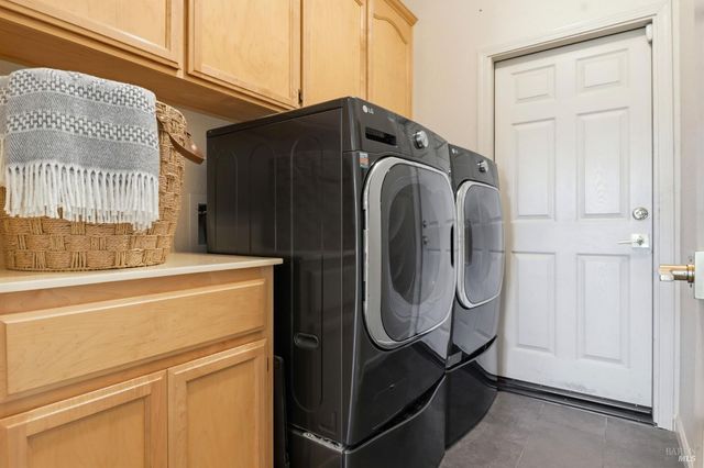 1043 Allen St, Petaluma, CA 94954