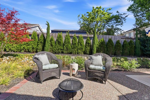 1043 Allen St, Petaluma, CA 94954