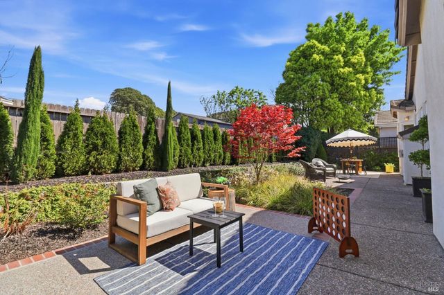 1043 Allen St, Petaluma, CA 94954