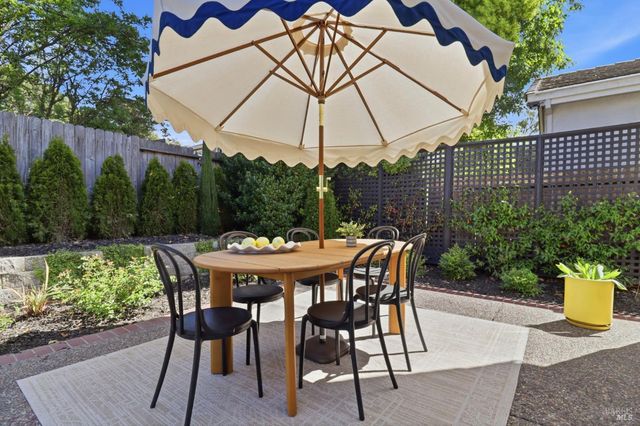 1043 Allen St, Petaluma, CA 94954