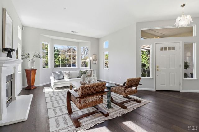 1043 Allen St, Petaluma, CA 94954