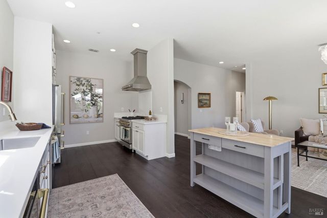 1043 Allen St, Petaluma, CA 94954