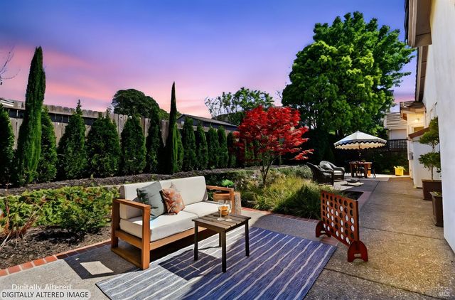 1043 Allen St, Petaluma, CA 94954