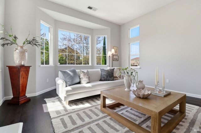 1043 Allen St, Petaluma, CA 94954