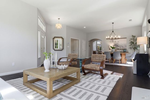 1043 Allen St, Petaluma, CA 94954