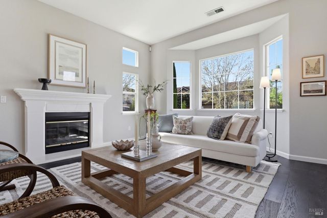 1043 Allen St, Petaluma, CA 94954