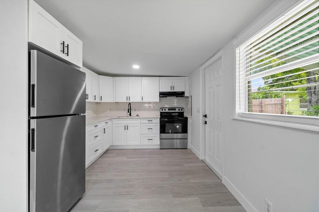 137 SW 9th Avenue, Delray Beach, FL 33444