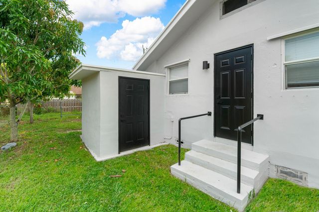 137 SW 9th Avenue, Delray Beach, FL 33444