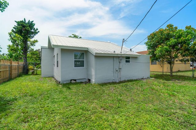 137 SW 9th Avenue, Delray Beach, FL 33444