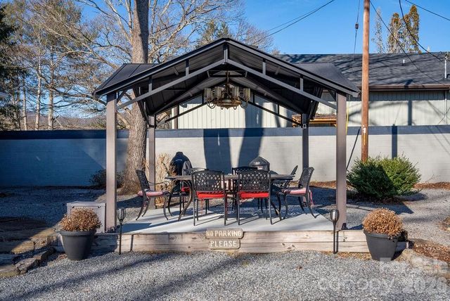 44 S Oaklawn Avenue, Brevard, NC 28712