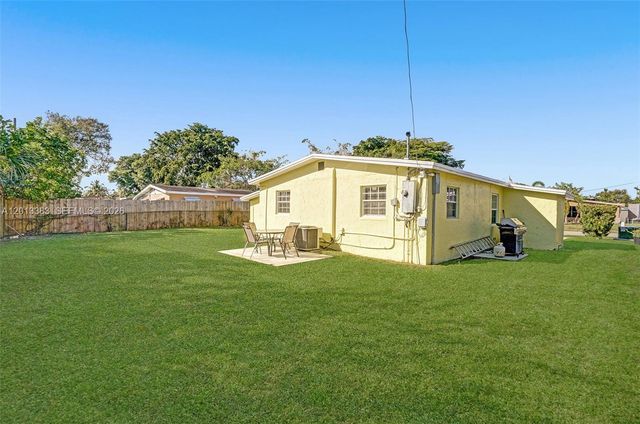 6110 SW 38th Street, Davie, FL 33314