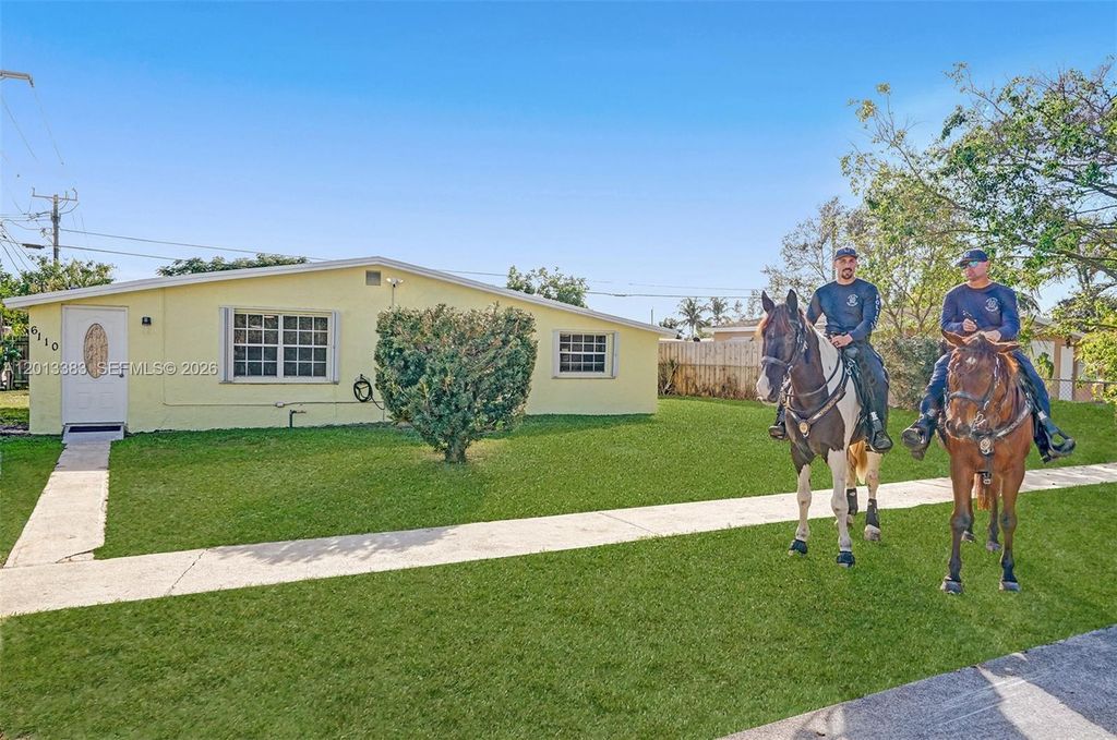 6110 SW 38th Street, Davie, FL 33314