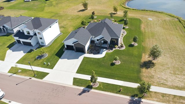 3282 47th Avenue S, Fargo, ND 58104