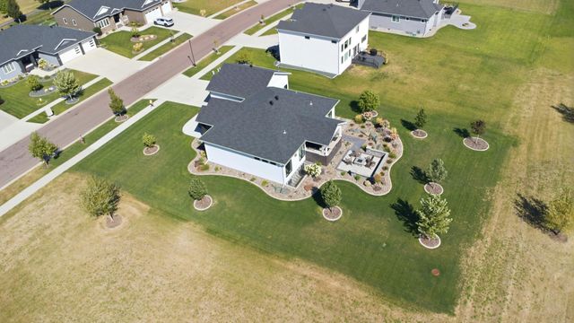 3282 47th Avenue S, Fargo, ND 58104
